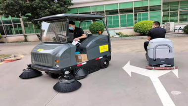 驾驶式扫地车：打造更清洁康健天下！！