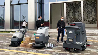 驾驶式扫地车、、电动洗地机助力深圳抗疫